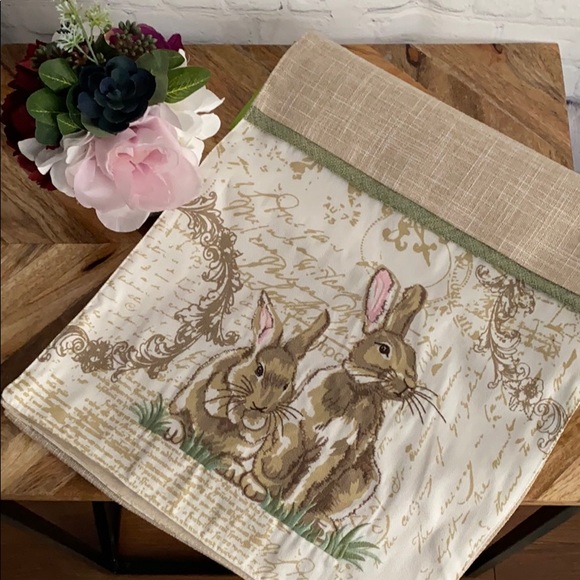 🐰BUNNIES 🐰 ADORABLE TABLE-RUNNER - Picture 2 of 5